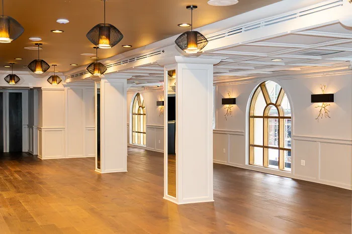Manhattan Manor, the floor